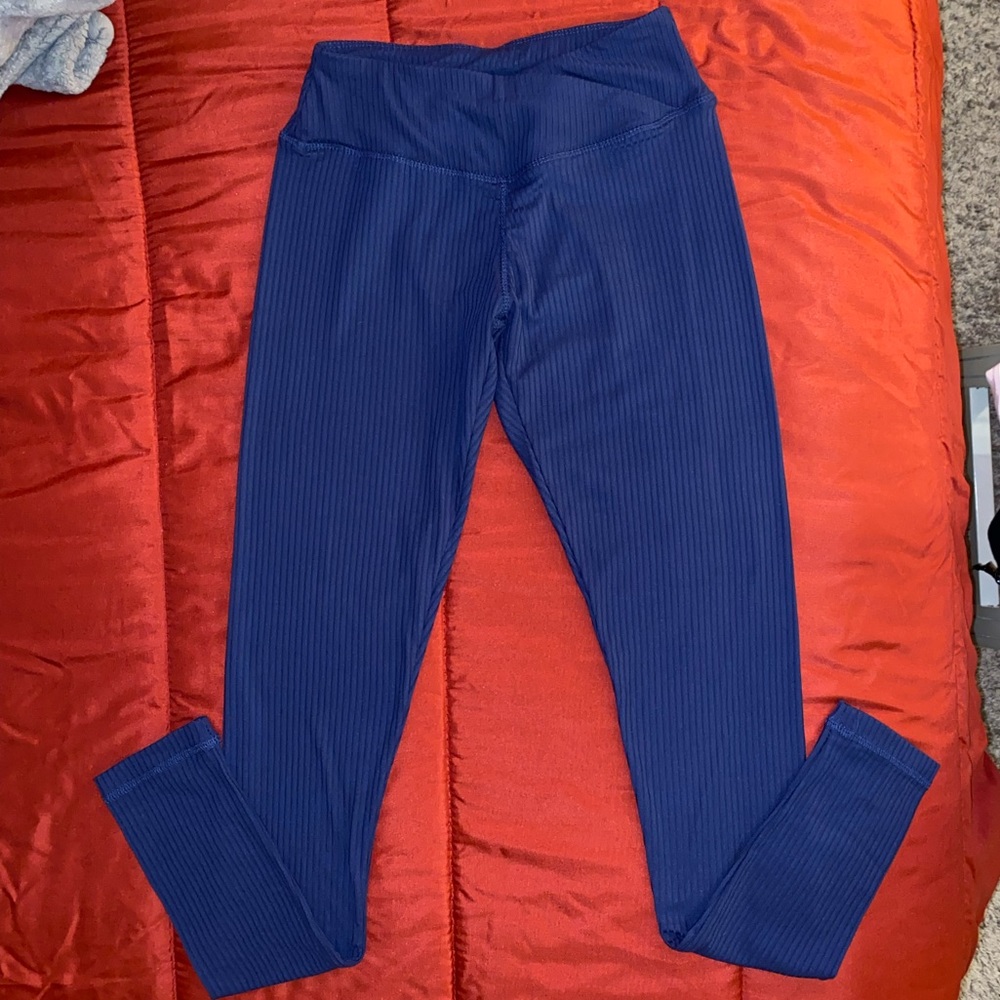 Blue V-cut yoga/workout leggings